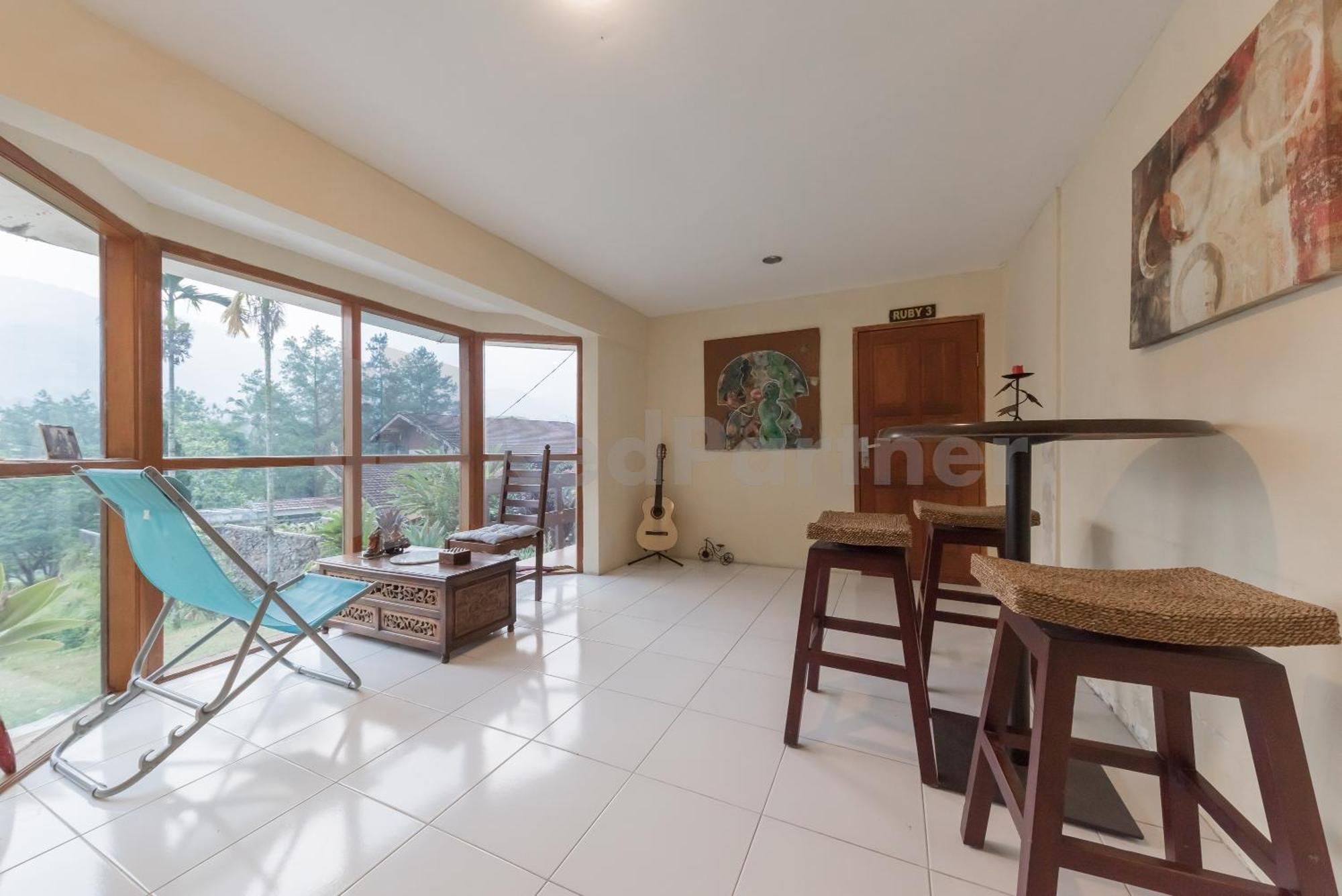 Bens Homestay Mitra Reddoorz Bogor Exteriör bild