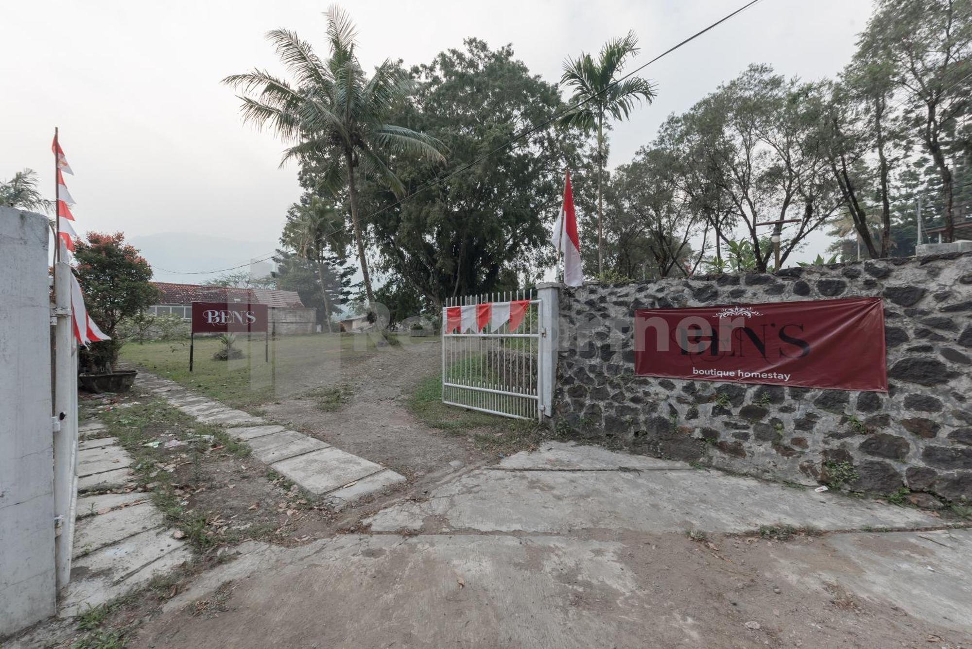 Bens Homestay Mitra Reddoorz Bogor Exteriör bild